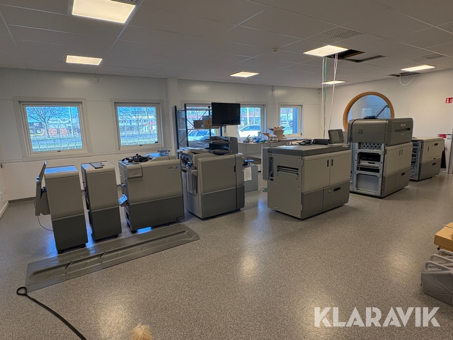 Digital färgtryckmaskin Ricoh C 9110 med inline broschyrbindare