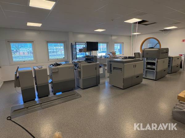 Digital färgtryckmaskin Ricoh C 9110 med inline broschyrbindare