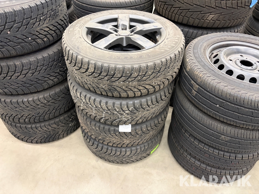 Kompletta hjul Nokian 215/65R17 4st