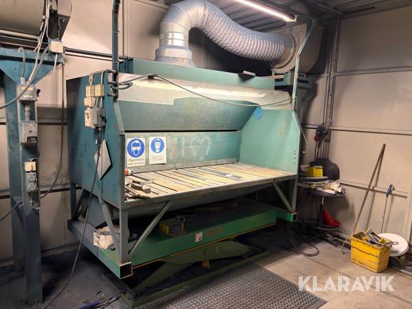 Slipskåp med filter och utsugsfläkt på lyftbord