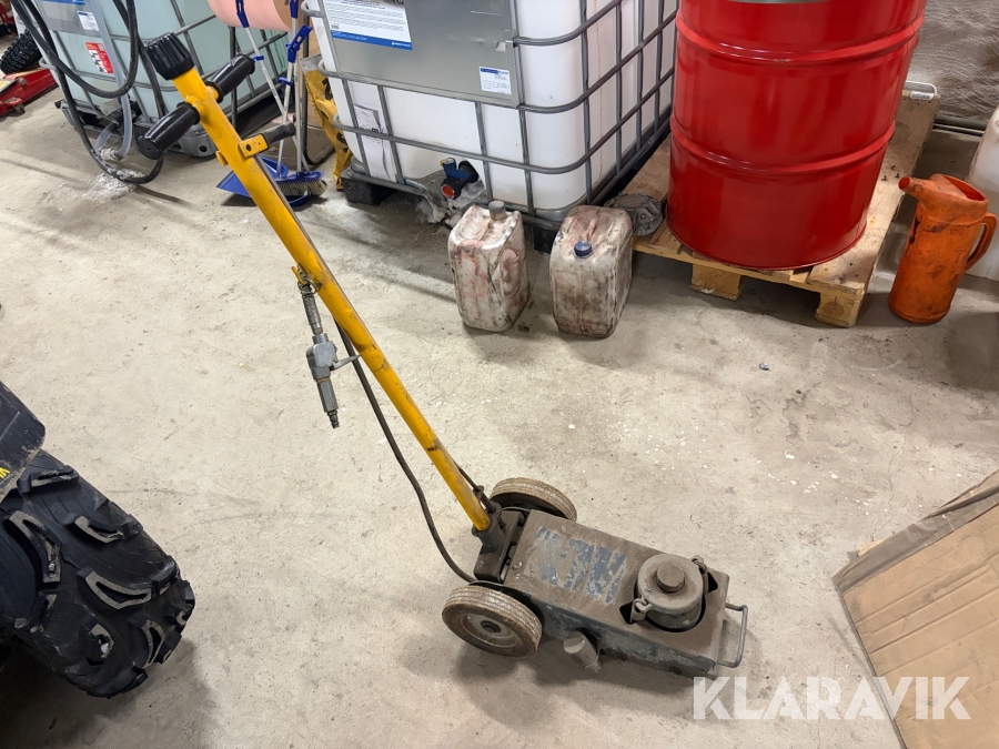 Domkraft på tryckluft ca 7-8 ton