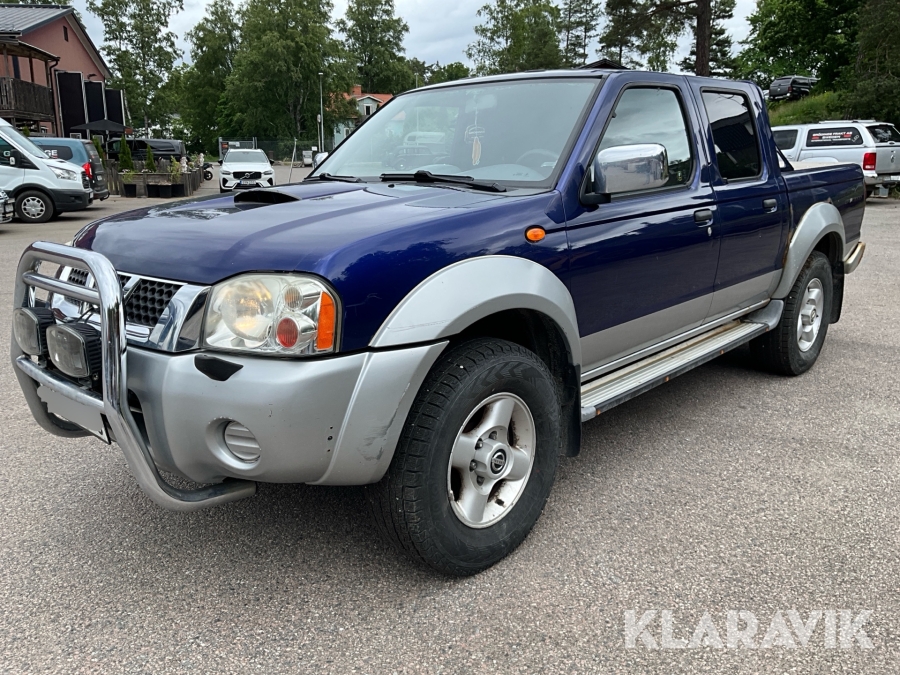 A-traktor Nissan Navara 4WD
