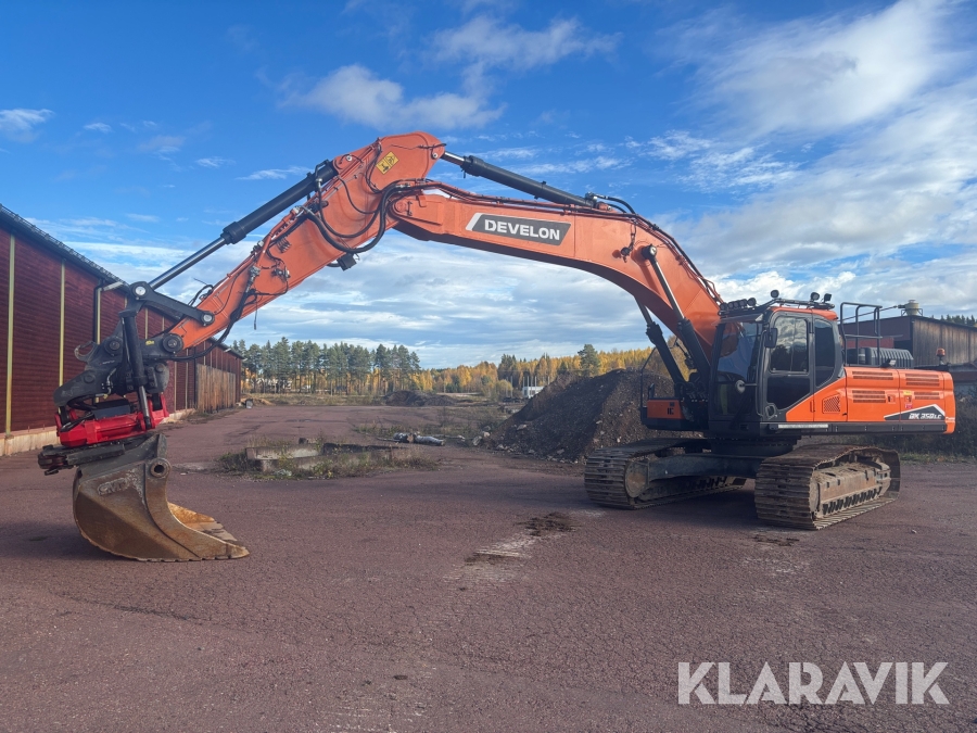 Grävmaskin Develon DX350LC-7K med redskap