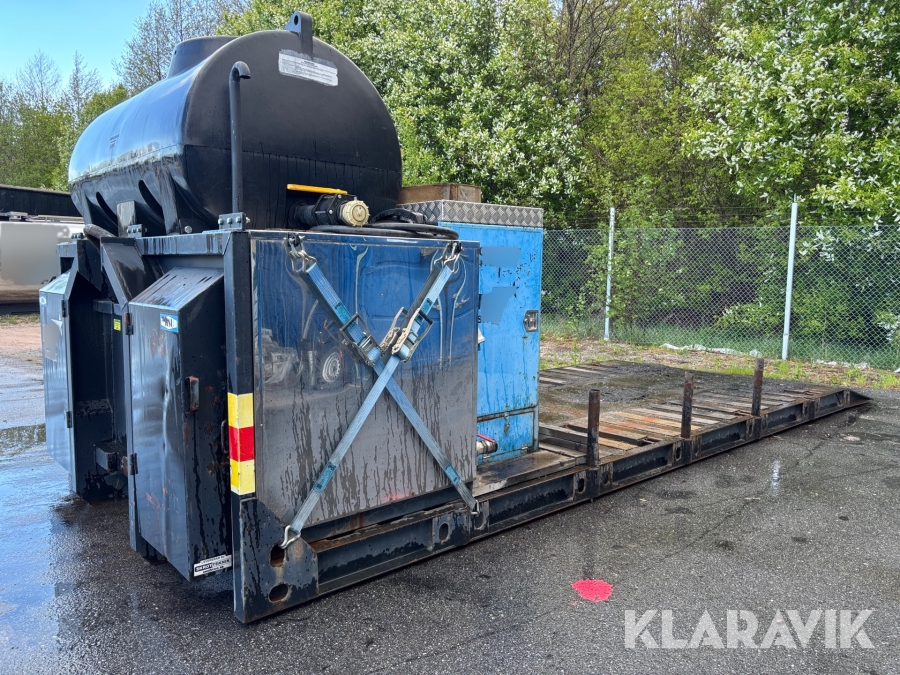 Maskinflak Sisu 20t utrustat för asfalt