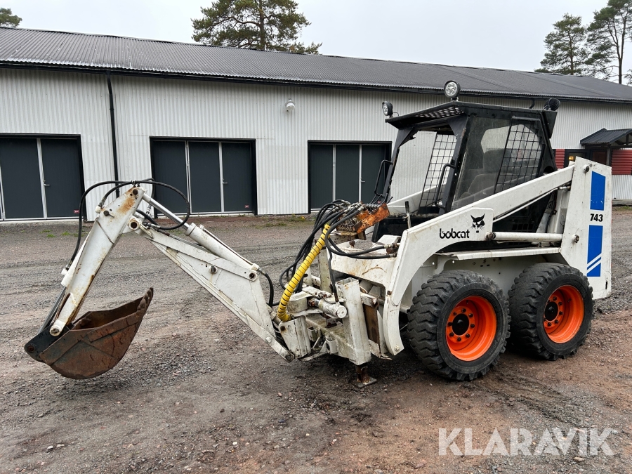 Kompaktlastare Bobcat 743 med grävaggregat 