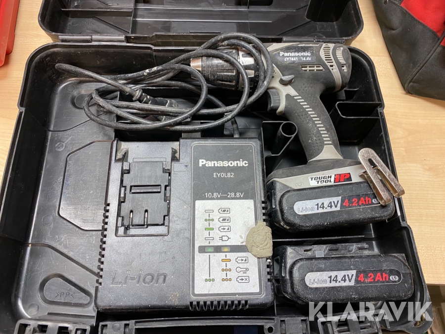 Skruvdragare Panasonic EY7441 14,4 V med två batterier och laddare