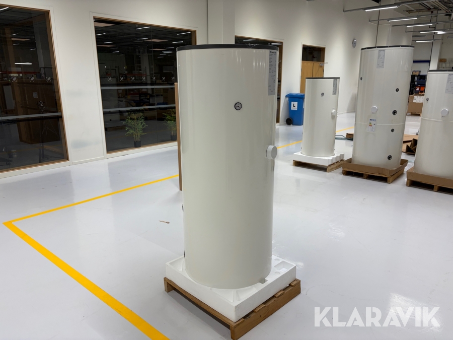 Varmvattentank/Ackumulatortank Comfortzone 300L oanvänd