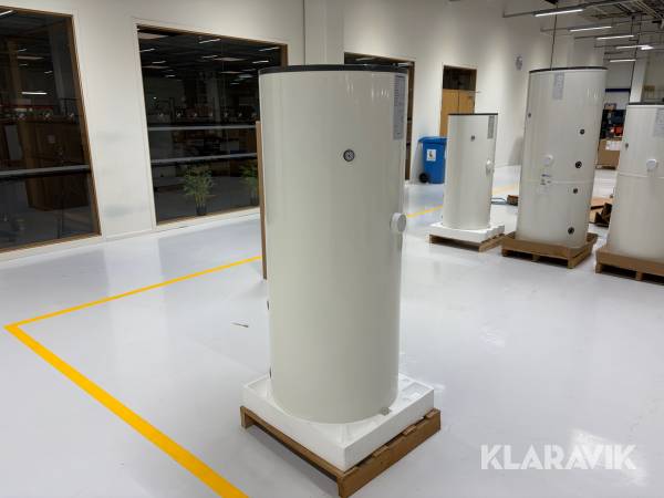 Varmvattentank/Ackumulatortank Comfortzone 300L oanvänd