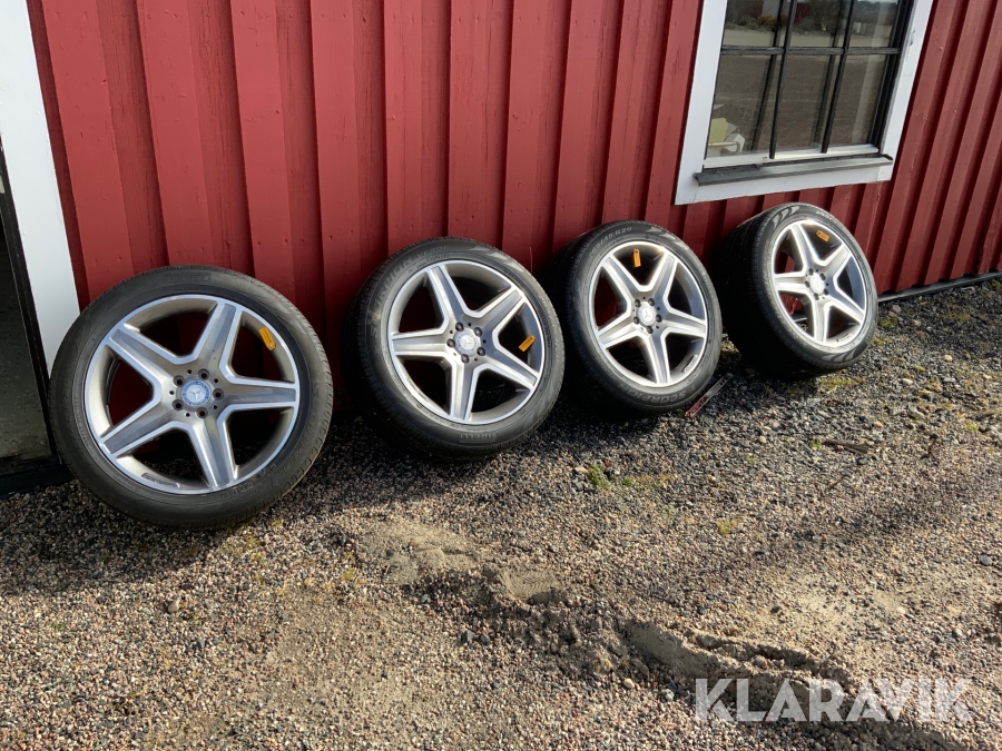 AMG fälgar med däck Pirelli 265/45 R 20