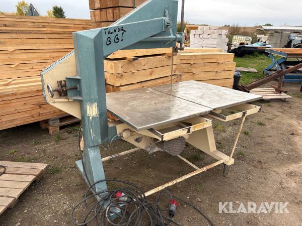 Stor bandsåg med skjutbord