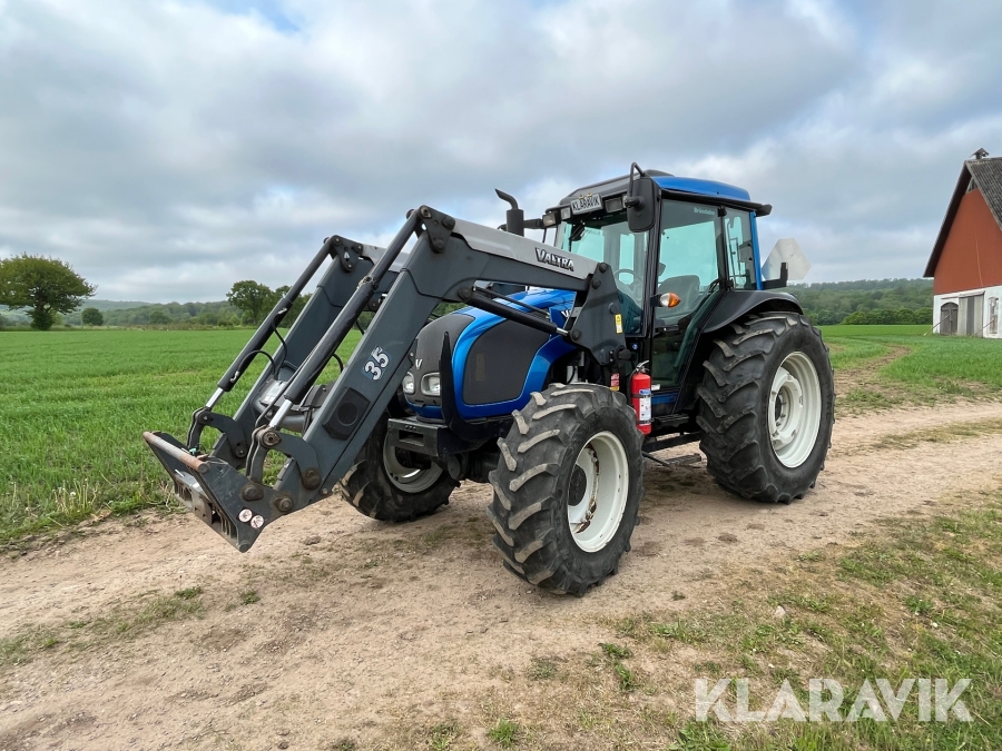 Traktor Valtra A72 med frontlastate