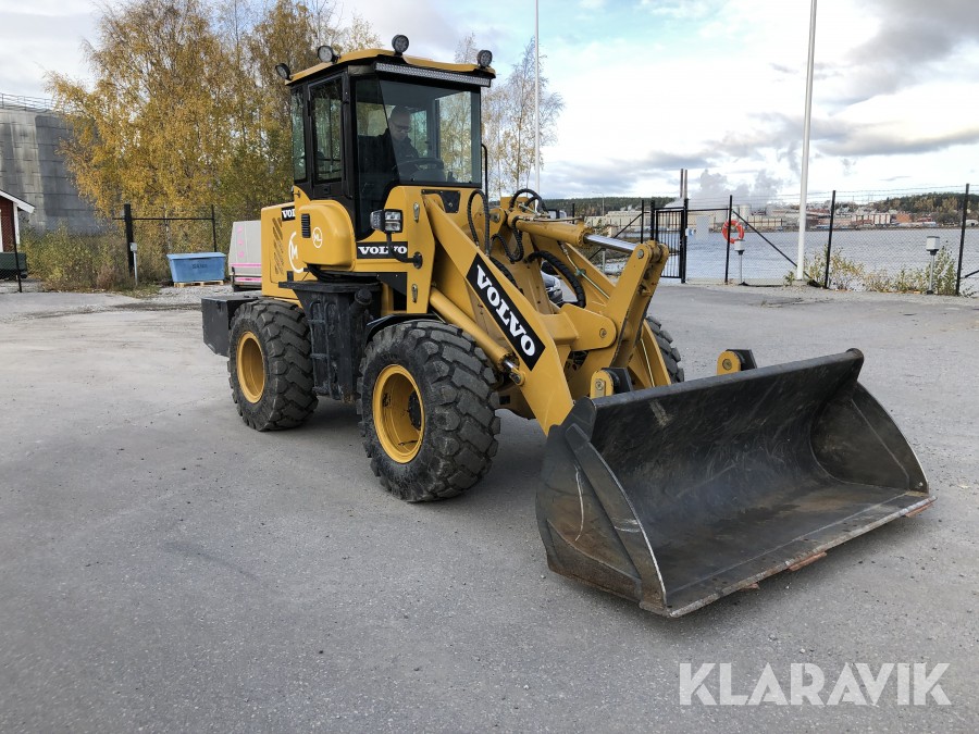 Lastmaskin 5 ton Szm 926 med skopa, plog och gafflar