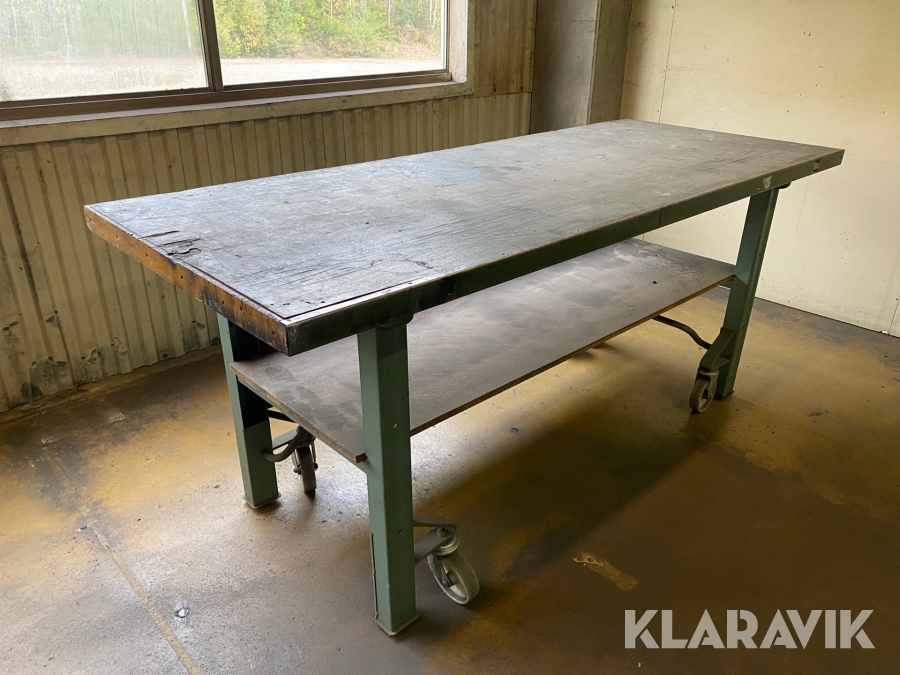 Arbetsbänk på hjul