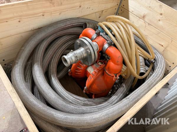 Tryckluftsdriven vattenpump Wilden M8 med tillhörande slang och sugrör