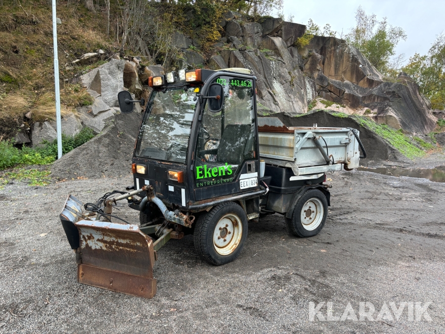 Redskapsbärare Holder C240 med vikplog och sandspridare