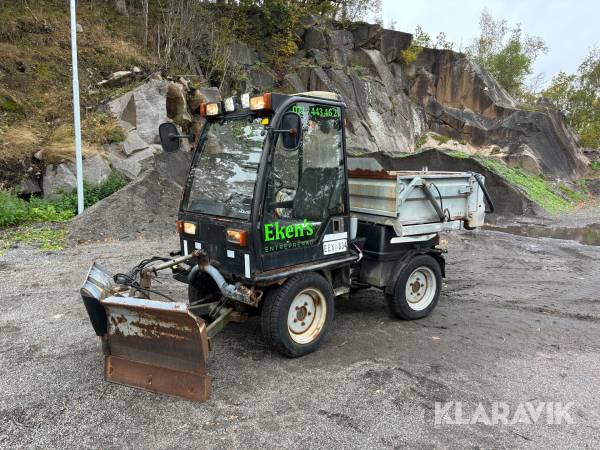 Redskapsbärare Holder C240 med vikplog och sandspridare