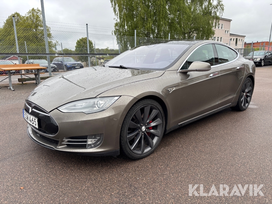 Tesla Model S free supercharge