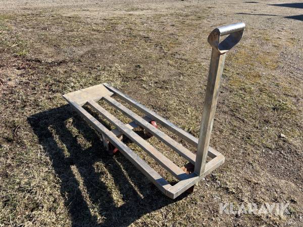 Rostfri kärra