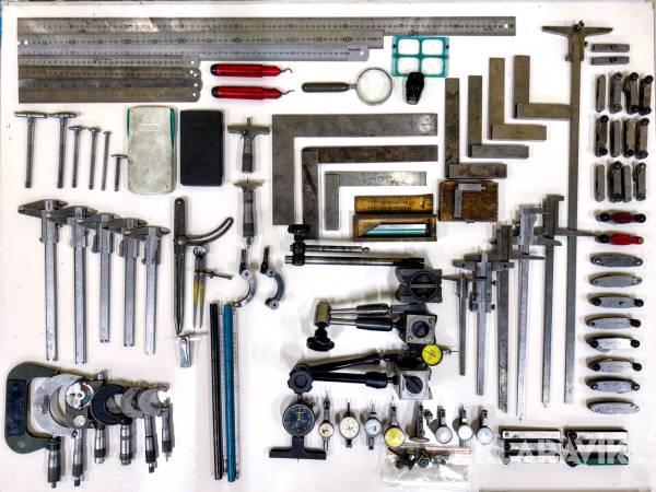 Parti med mätverktyg och precisionsinstrument Mitutoyo, Schweitzer, Hultafors, Insize, Matui, Moore & Wright, C.E. Johansson / CEJ, Etalon, PAV mfl