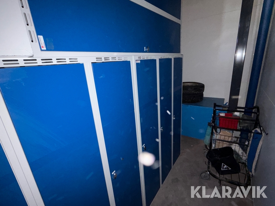 Klädskåp 4 st sektioner