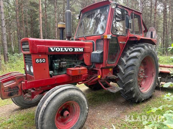 Traktor Volvo BM T650 med jordfräs