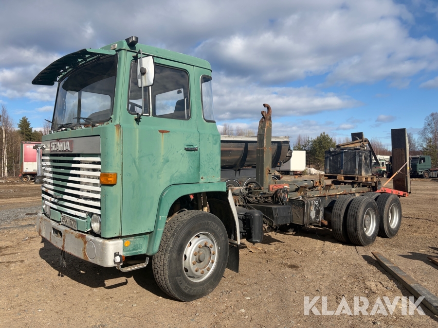 Veteranlastbil Scania 141 med lastväxlare