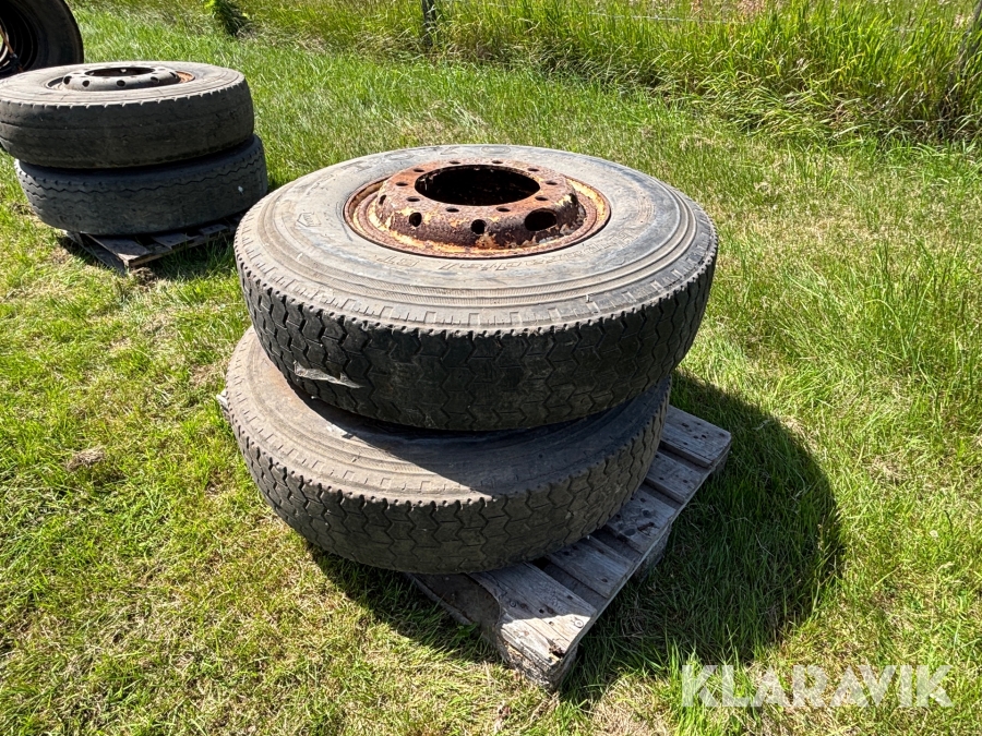 Lastbilsdäck med fälg Toyo 11.00R20 - 2st