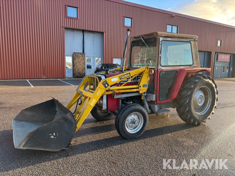 Traktor Massey Ferguson 550 med lastare + redskap