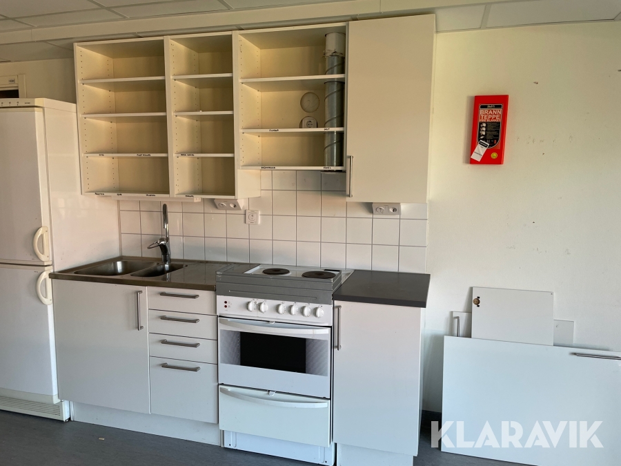 Pentry med spis och två överskåp