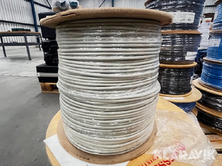 Parti med patchkabel Cat 5e SF/UTP. HF GRAU 500m