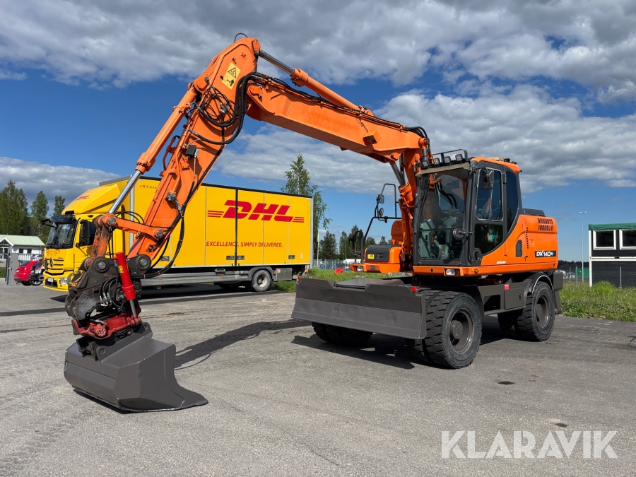 Grävmaskin Doosan 140W med Vagn, Tiltrotator & 2 skopor