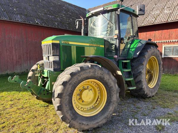 Traktor John Deere 7710 med frontlyft