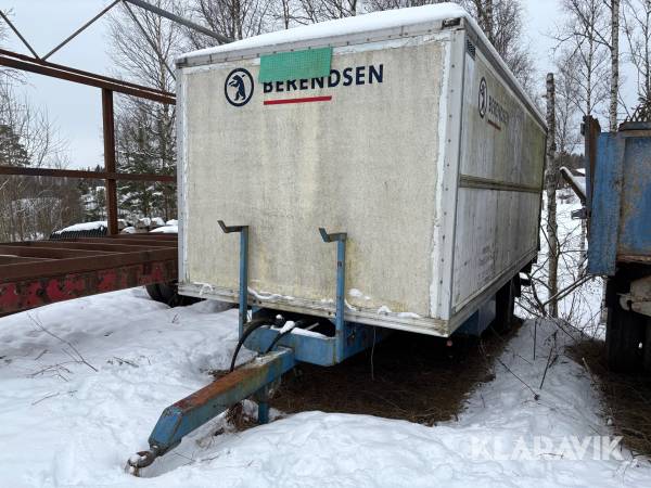 Djurtransport med bakgavellyft