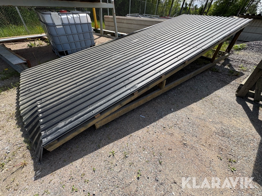 Plåttak på träkonstruktion