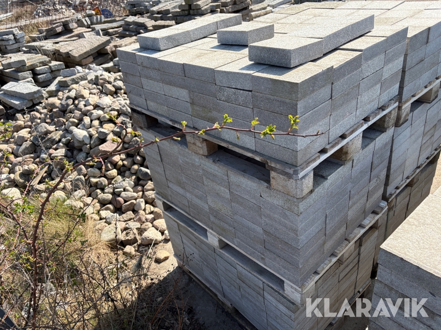 Parti granitplattor 195x195x65mm - ca 19m²