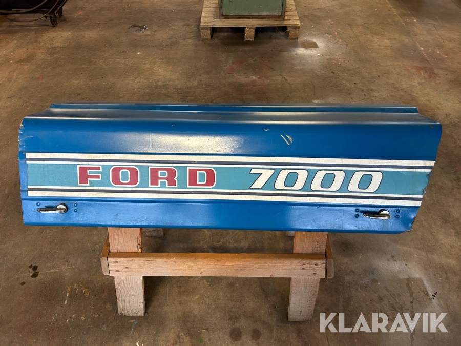 Motorhuv höger till en Ford 7000