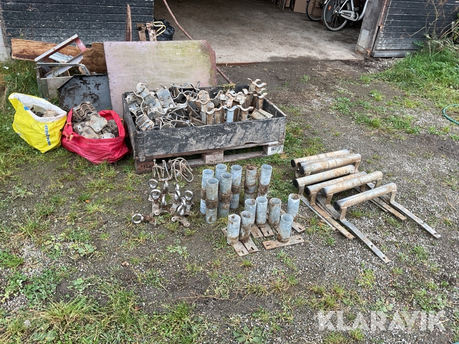 Parti med kopplingar och fästen 