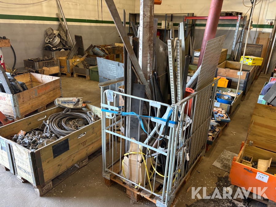 Häck med metall/material