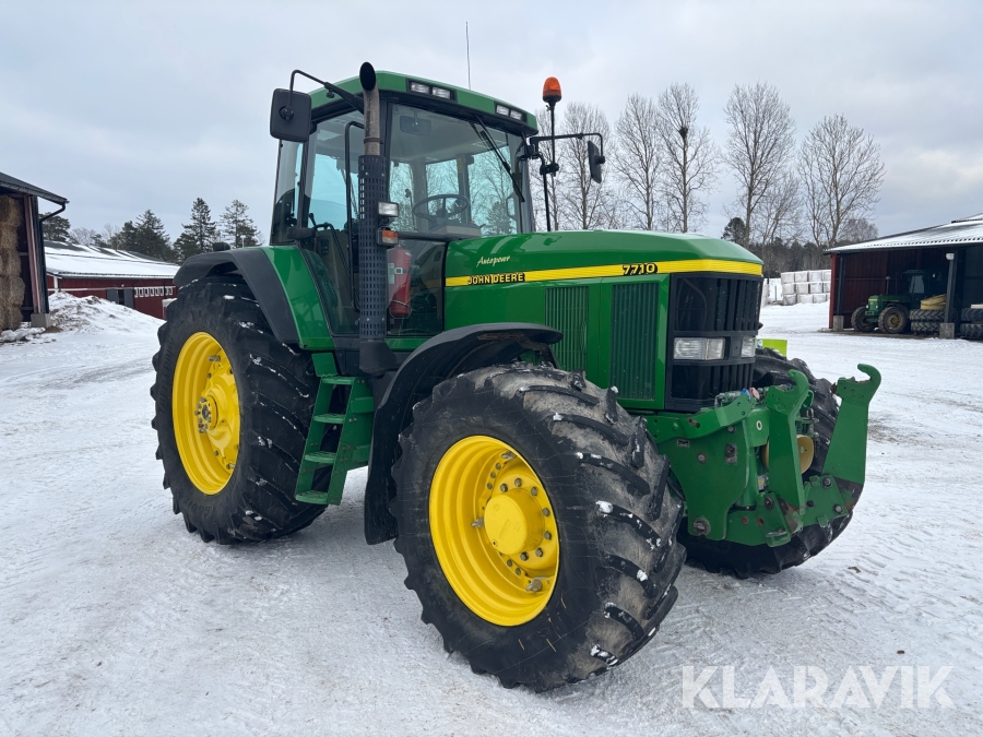 Traktor John Deere 7710