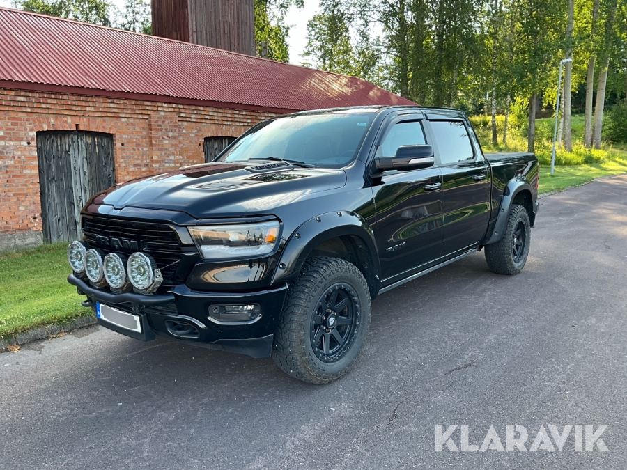 Pickup Dodge RAM 1500 Night Edition Larami