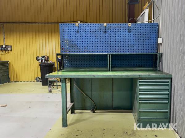 Arbetsbänk, solid furu, verktygstavla och hurts i stål med 7 lådor AB Werba