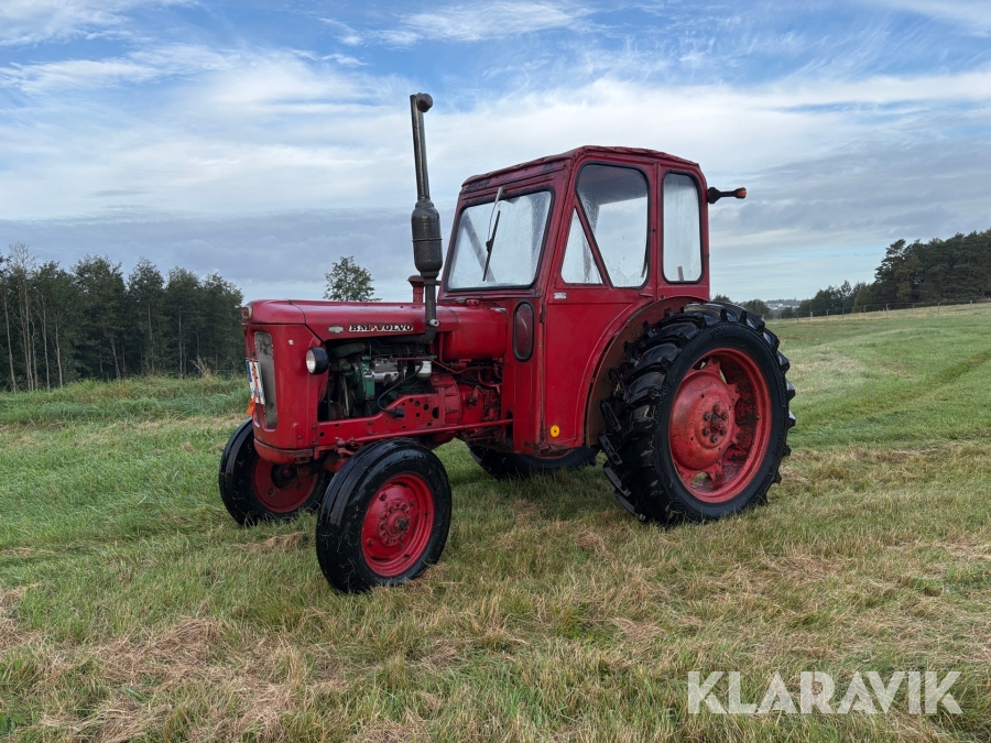 Traktor Volvo BM Buster 320