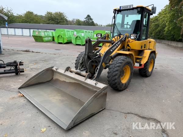 Hjullastare Volvo L30GS med vikplog, gafflar & skopa