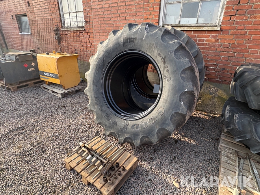 Dubbelmonatge med klämmor och muttrar Goodyear DT820 710/70R38 2st