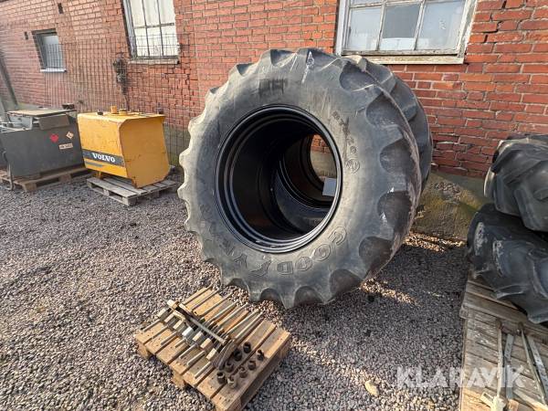 Dubbelmonatge med klämmor och muttrar Goodyear DT820 710/70R38 2st
