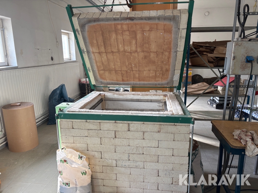 Keramikugn samt mallar till kakelugn