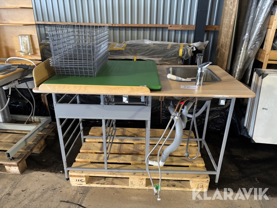 Skötbord med tvättho 1st