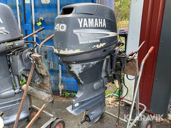 Båtmotor Yamaha F40 med elstart tilt och kort rigg