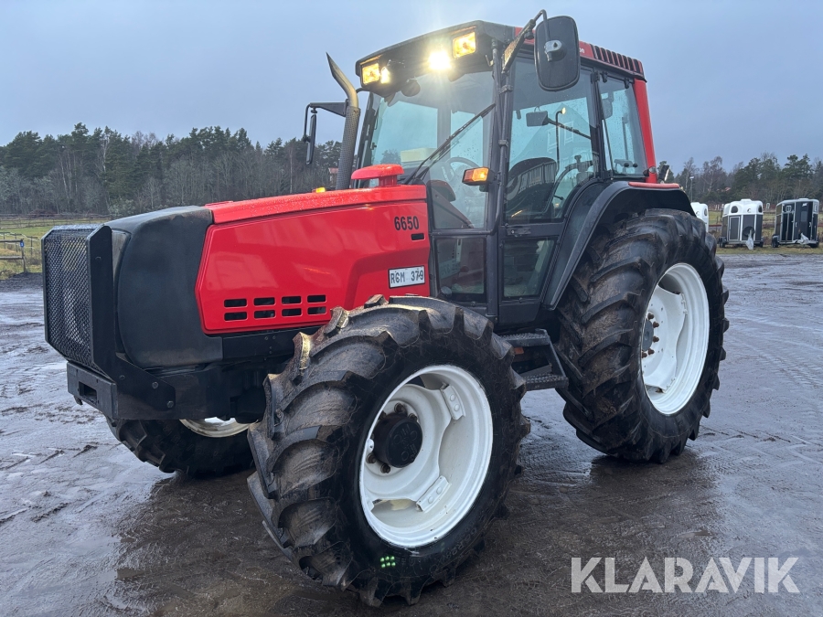 Traktor Valtra Valmet 6650 Hitech Twintrack med drivhjulsberoende