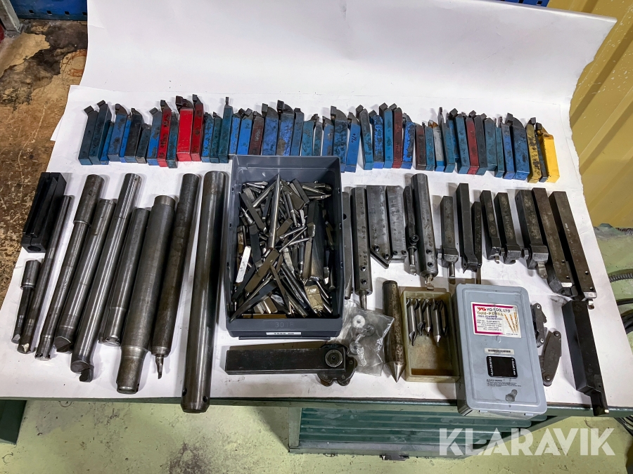 Diverse borr och verktyg för svarvning